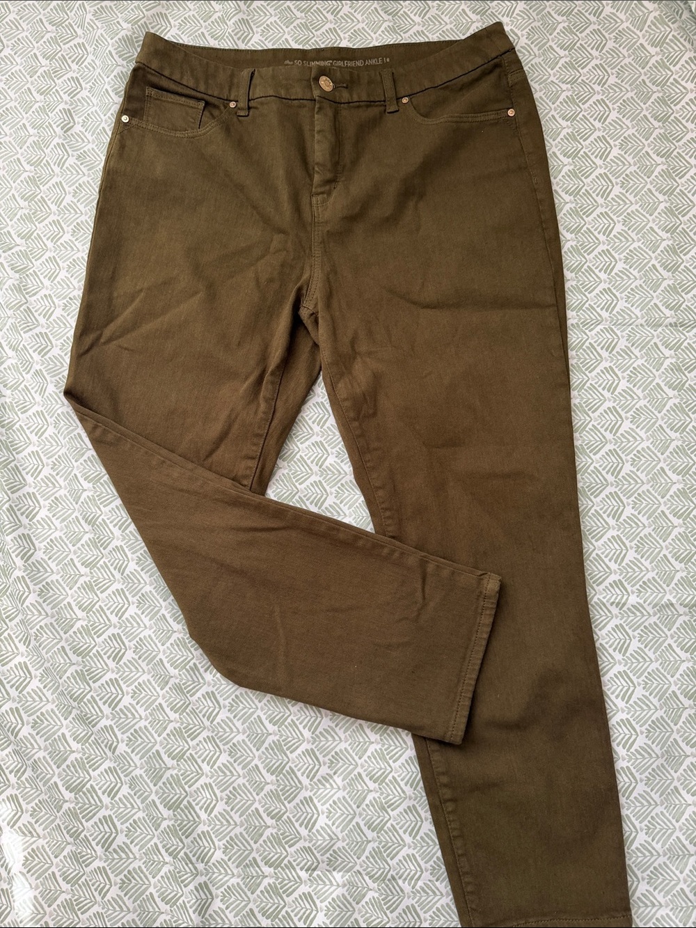 Chicos So Slimming Girlfriend Ankle Jean in ****Olive green/brownish color